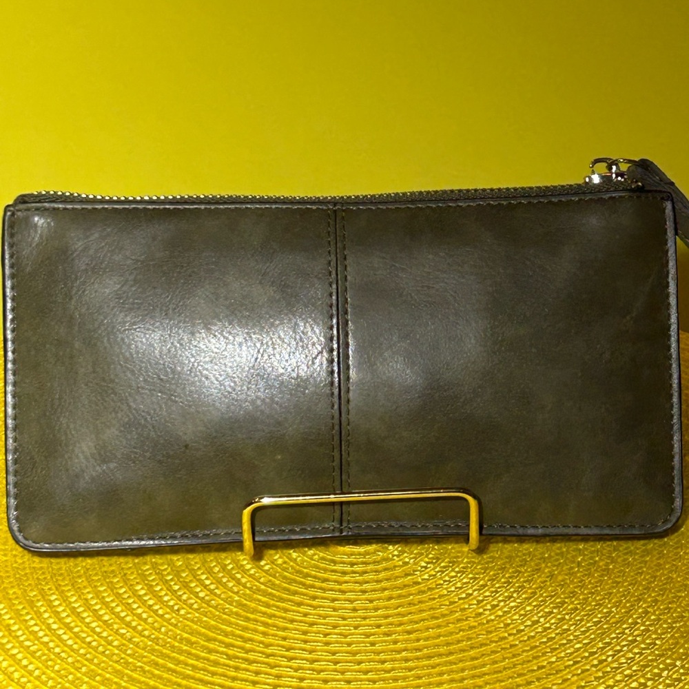 Jen & Co. Olive Green Long Leather Wallet approx. 8.5” x 4.5”